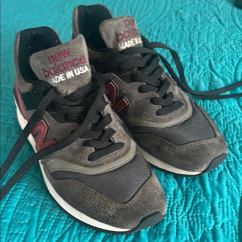 NEW BALANCE M997CCF CONNOISSEUR GUITAR CHARCOAL GREY BURGUNDY US 9